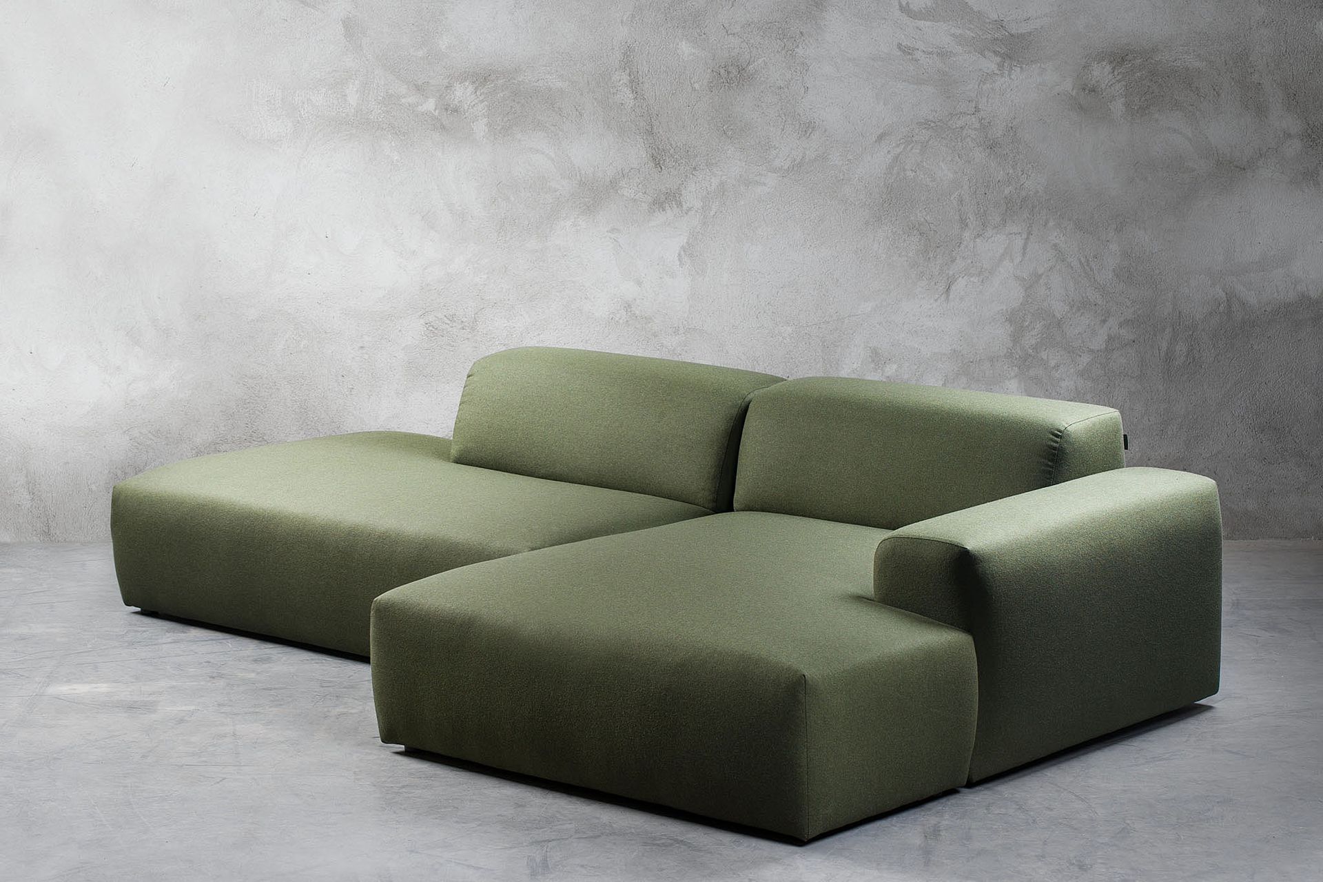 Zielona duża sofa
