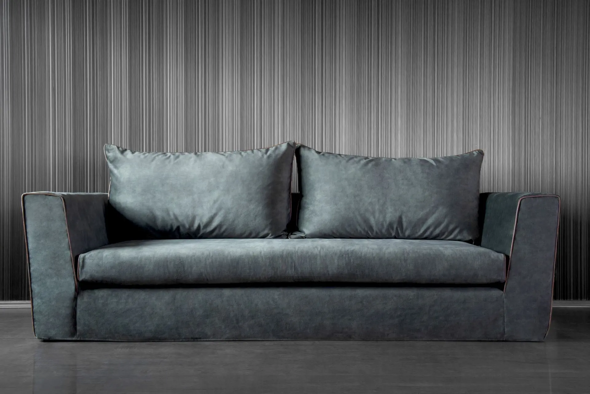 niebieska sofa