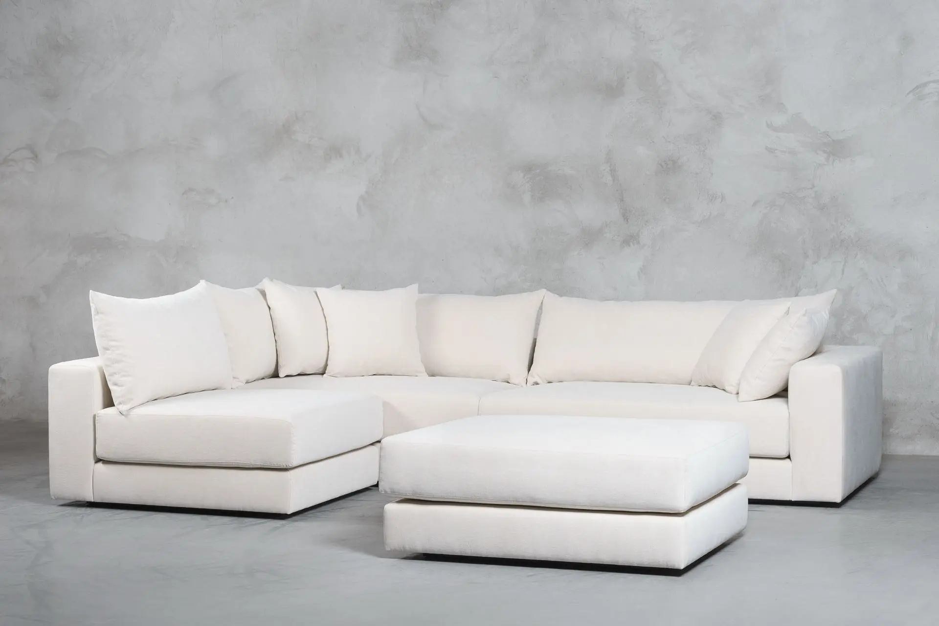 biała sofa