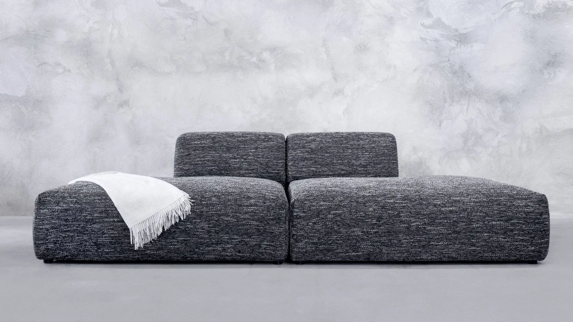 szara nowoczesna sofa